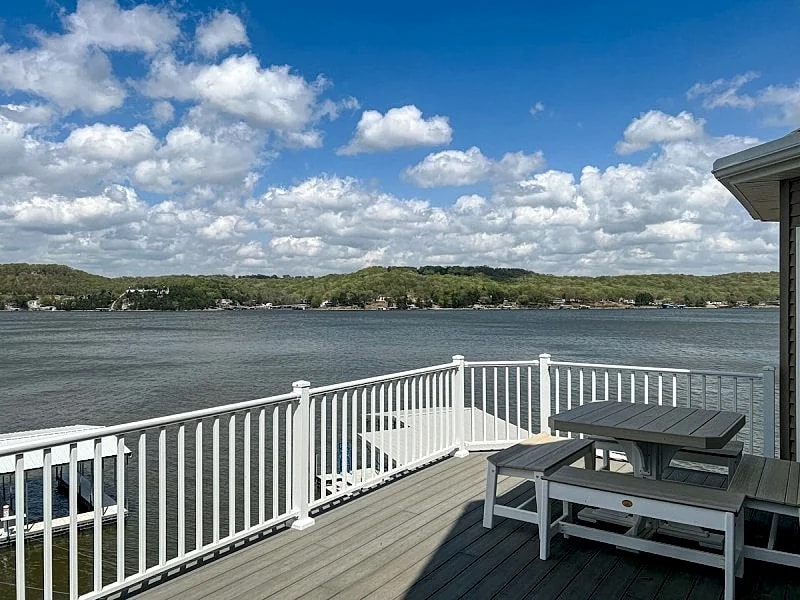 Arrowridge - A Beautiful Waterfront Home for the Whole Family! in Roach, Missouri, United States — photo 5