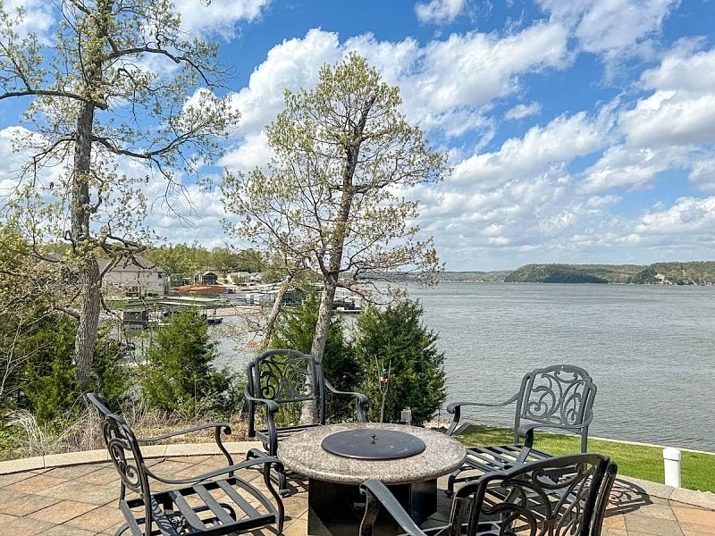 Arrowridge - A Beautiful Waterfront Home for the Whole Family! in Roach, Missouri, United States — photo 2