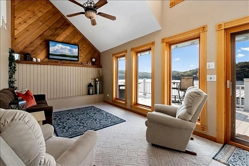 Casa Del Sol - Waterfront Home with Gorgeous Views! in Rocky Mount, Missouri, United States — photo 2