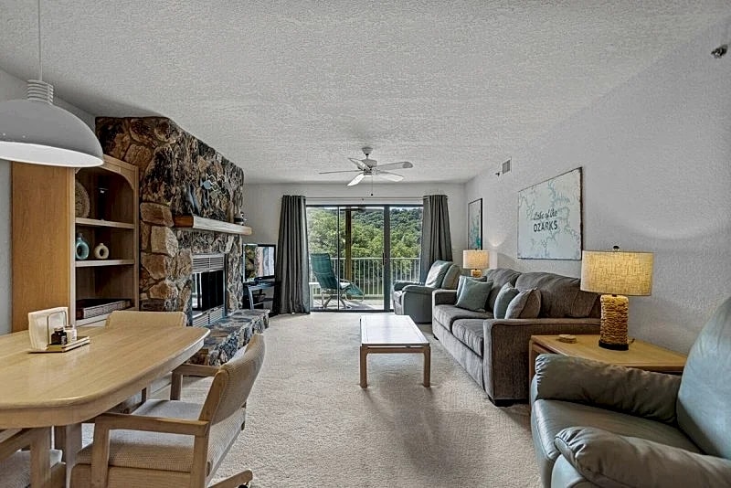 Lazy Days E-08 - Cozy Waterfront Condo in Osage Beach in Osage Beach, Missouri, United States — photo 3