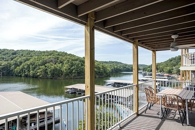 Lazy Days E-08 - Cozy Waterfront Condo in Osage Beach in Osage Beach, Missouri, United States — photo 2