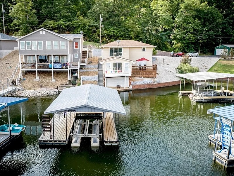 Quiet Waters - Spacious Waterfront Home! in Rocky Mount, Missouri, United States — photo 5