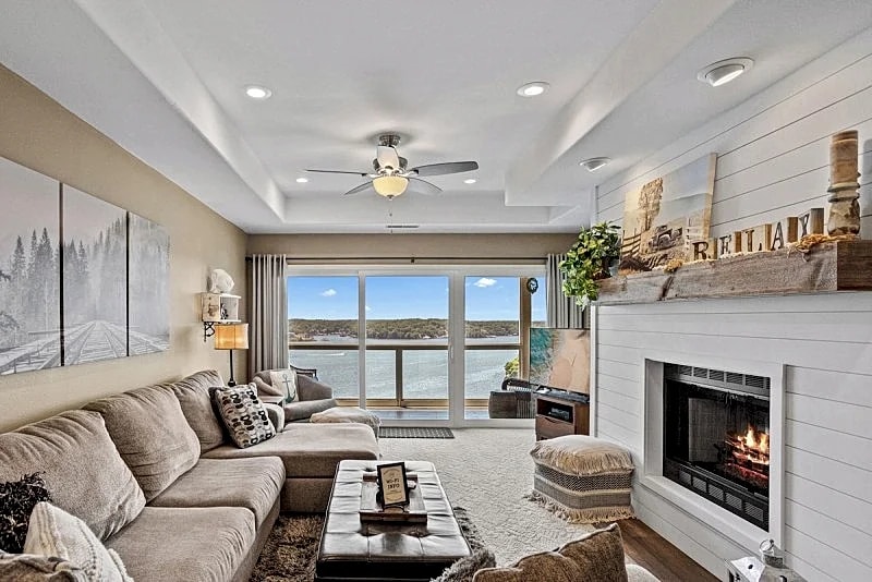 Welcome to Emerald Bay 56-1B, a beautiful condo with a stunning view! in Lake Ozark, Missouri, United States — photo 5