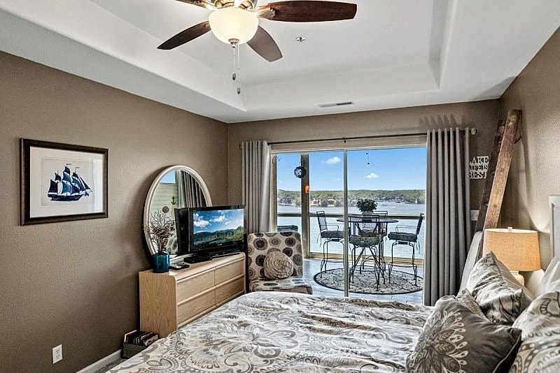 Welcome to Emerald Bay 56-1B, a beautiful condo with a stunning view! in Lake Ozark, Missouri, United States — photo 2