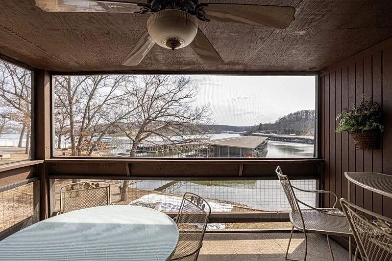 Knolls 0511 - Spacious Waterfront Condo! in Osage Beach, Missouri, United States — photo 4