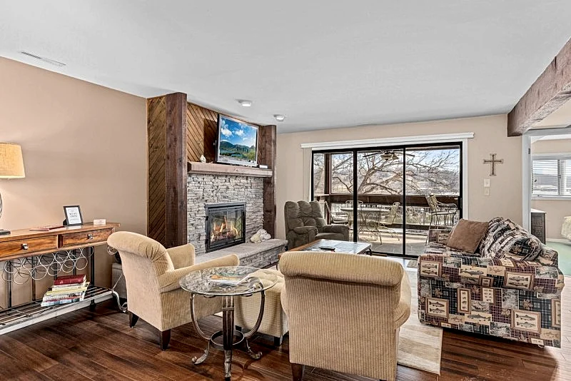 Knolls 0511 - Spacious Waterfront Condo!