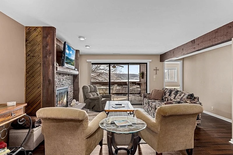 Knolls 0511 - Spacious Waterfront Condo! in Osage Beach, Missouri, United States — photo 3