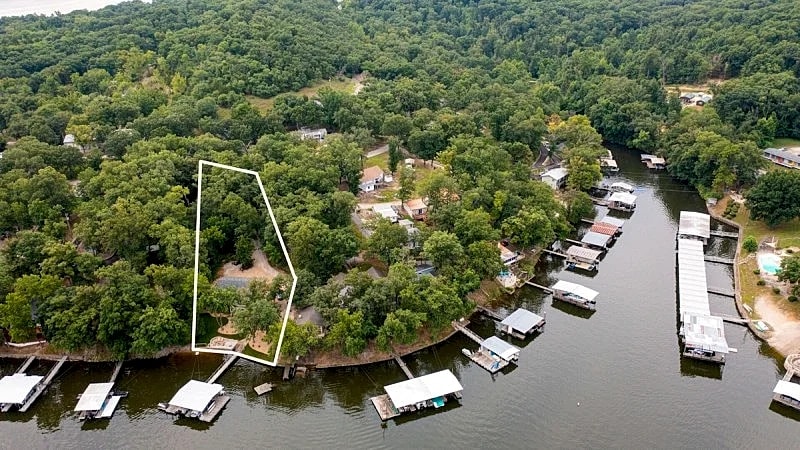 Lake House - Beautiful Waterfront Home with Fire Pit! in Sunrise Beach, Missouri, United States — photo 5