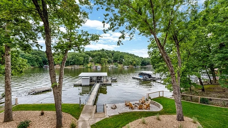 Lake House - Beautiful Waterfront Home with Fire Pit! in Sunrise Beach, Missouri, United States — photo 2