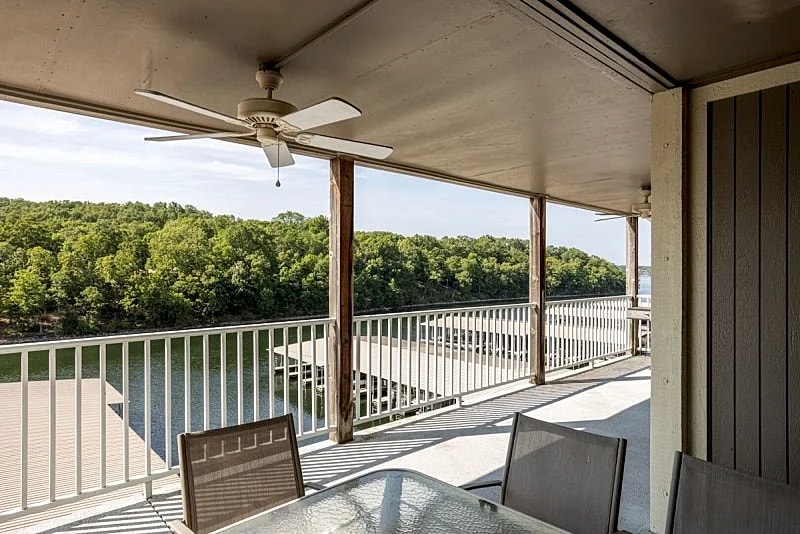 Lazy V-08 Updated 3 Bedroom 2.5 Bath Waterfront Condo! in Osage Beach, Missouri, United States — photo 2