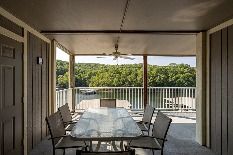 Lazy V-08 Updated 3 Bedroom 2.5 Bath Waterfront Condo! in Osage Beach, Missouri, United States — photo 4