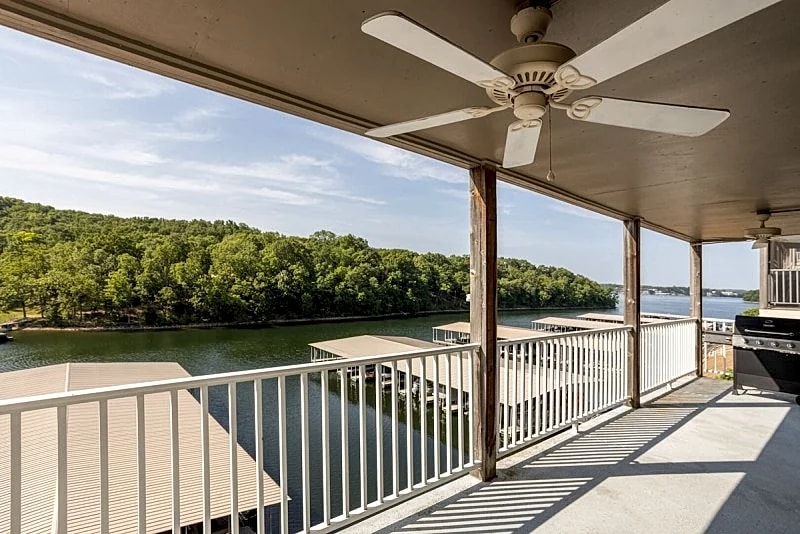 Lazy V-08 Updated 3 Bedroom 2.5 Bath Waterfront Condo! in Osage Beach, Missouri, United States — photo 3