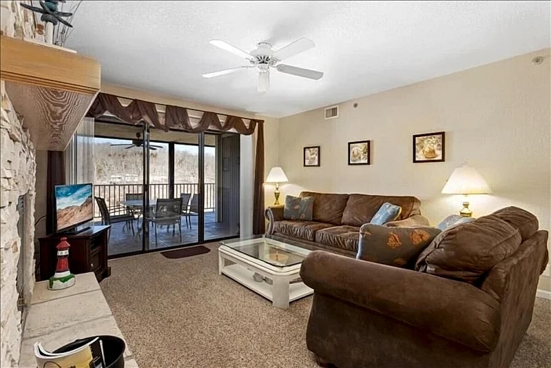 Lazy V-08 Updated 3 Bedroom 2.5 Bath Waterfront Condo! in Osage Beach, Missouri, United States — photo 5