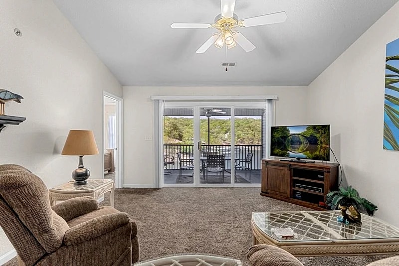 Lighthouse Landing 5-403 - Waterfront Condo with Screened Deck! in Lake Ozark, Missouri, United States — photo 3