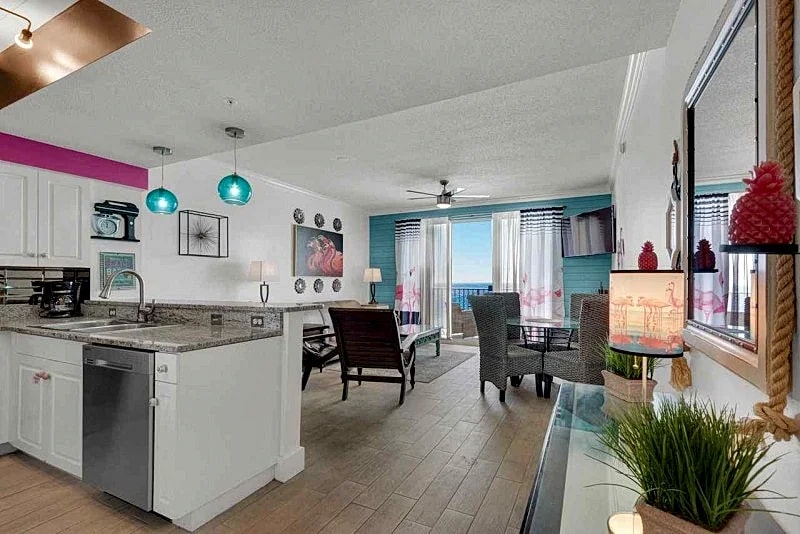 Let's Flamingle! 1 Bedroom 2 Bath Sleep 8 Condo Overlooking Emerald Green Water! in Miramar Beach, Florida, United States — photo 4