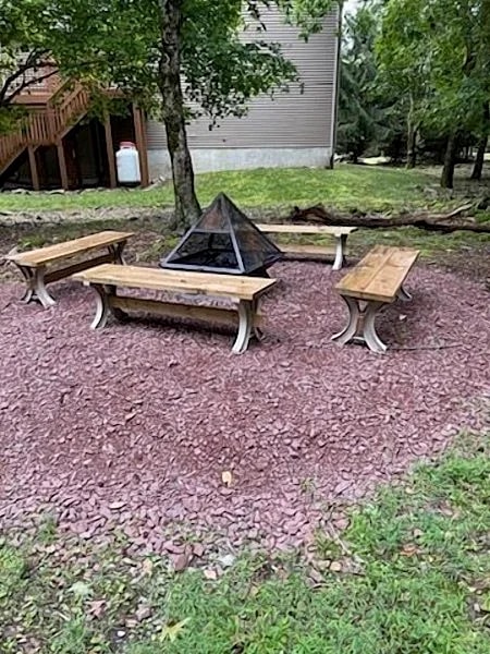 "Snowcap" Lake/ Beach Access, 7 Bedroom Lodge, Sound System, Gas Fireplaces, Hot Tub, Pool Table in Lake Harmony, Pennsylvania, United States — photo 5