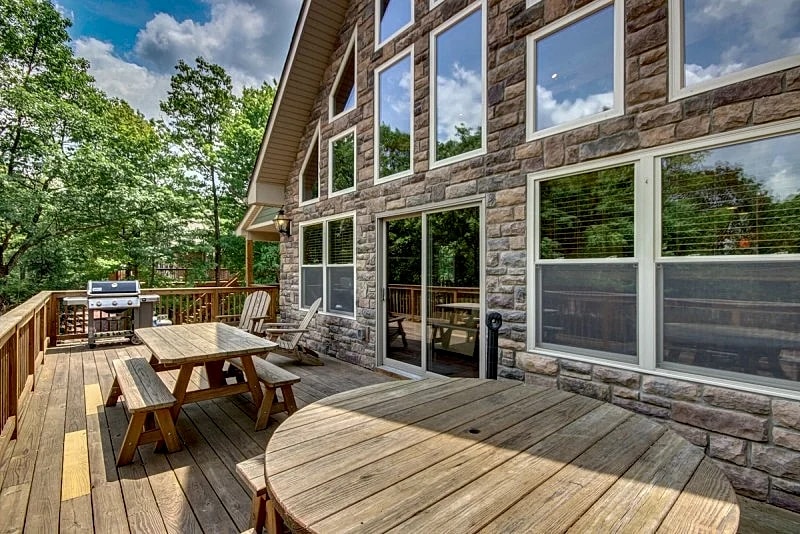 "Snowcap" Lake/ Beach Access, 7 Bedroom Lodge, Sound System, Gas Fireplaces, Hot Tub, Pool Table in Lake Harmony, Pennsylvania, United States — photo 2