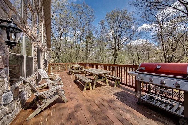 "Red Rock" View of Big Boulder-Skiing, Fire Pit, Hot Tub, Pool Table, EV Charger, Dog Friendly in Lake Harmony, Pennsylvania, United States — photo 5