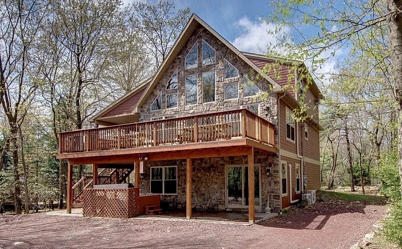 "Red Rock" View of Big Boulder-Skiing, Fire Pit, Hot Tub, Pool Table, EV Charger, Dog Friendly in Lake Harmony, Pennsylvania, United States — photo 4