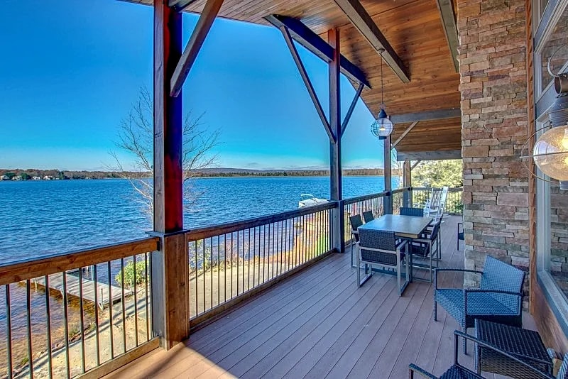 Sandy Feet Retreat Lakefront, Private Beach, Dock, Hot Tub, Grill, Tennis, Basketball in Albrightsville, Pennsylvania, United States — photo 3