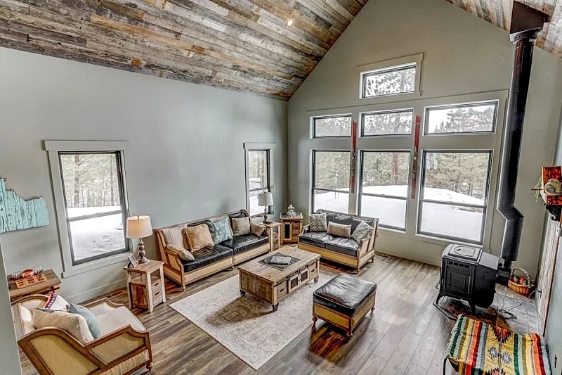 Camp 95 - New - Stunning Mountain Home - 4.5 Acres - Views - Hot Tub - Pet friendly - Private in Cascade, Idaho, United States — photo 2