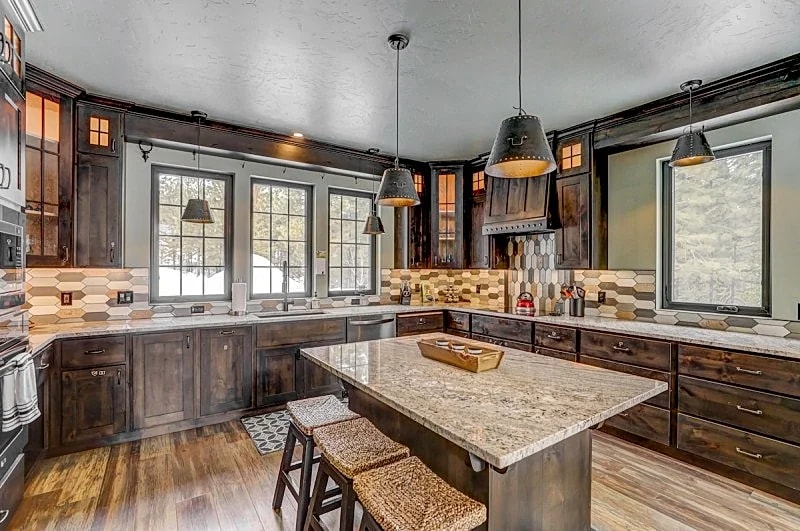 Camp 95 - New - Stunning Mountain Home - 4.5 Acres - Views - Hot Tub - Pet friendly - Private in Cascade, Idaho, United States — photo 4
