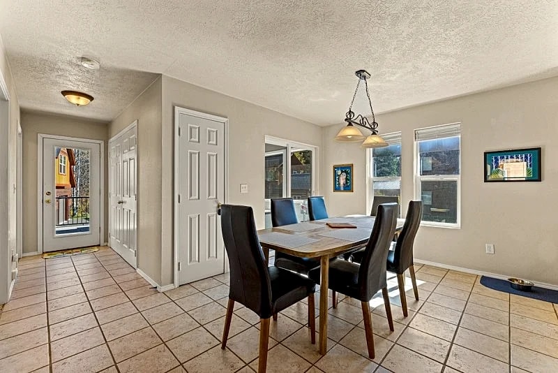 New! Pet friendly haven with outdoor space, parking, near trails in McCall, Idaho, United States — photo 4