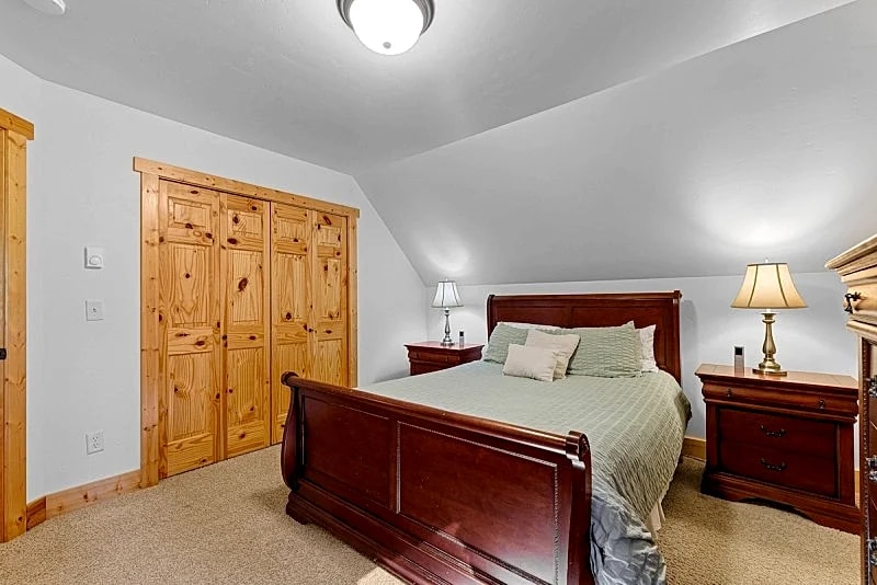 New! Tranquil Aspens - near lake, town, parks - expansive deck - pet friendly in McCall, Idaho, United States — photo 3