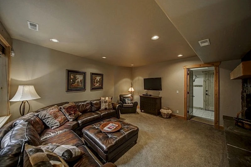 Bear Discovery - Spectacular - Tamarack - 5BR - ski in ski out - hot tub in Donnelly, Idaho, United States — photo 4