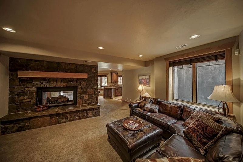 Bear Discovery - Spectacular - Tamarack - 5BR - ski in ski out - hot tub in Donnelly, Idaho, United States — photo 3