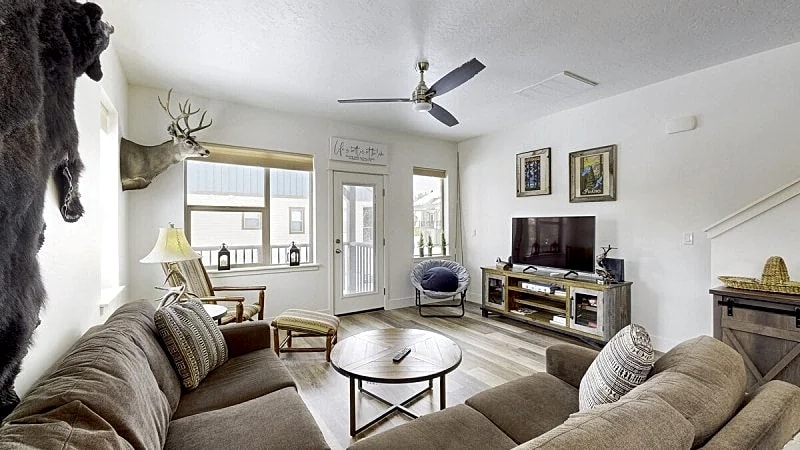 New! Weekend Locals - Garage - WiFi - Deck - Townhome - AC