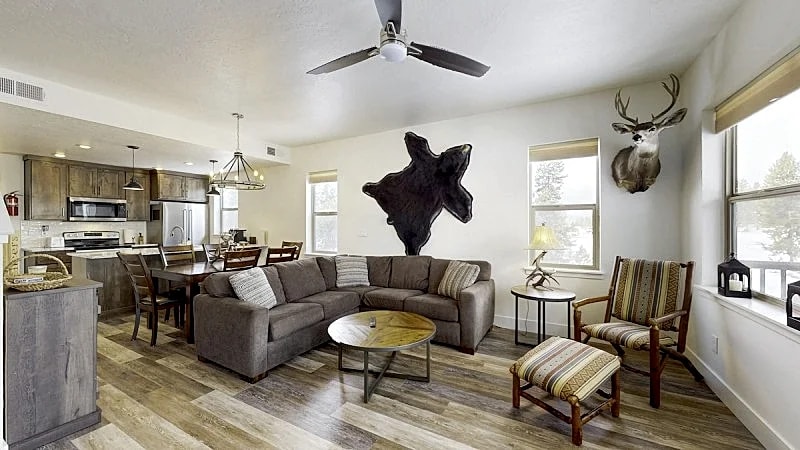 New! Weekend Locals - Garage - WiFi - Deck - Townhome - AC in McCall, Idaho, United States — photo 2