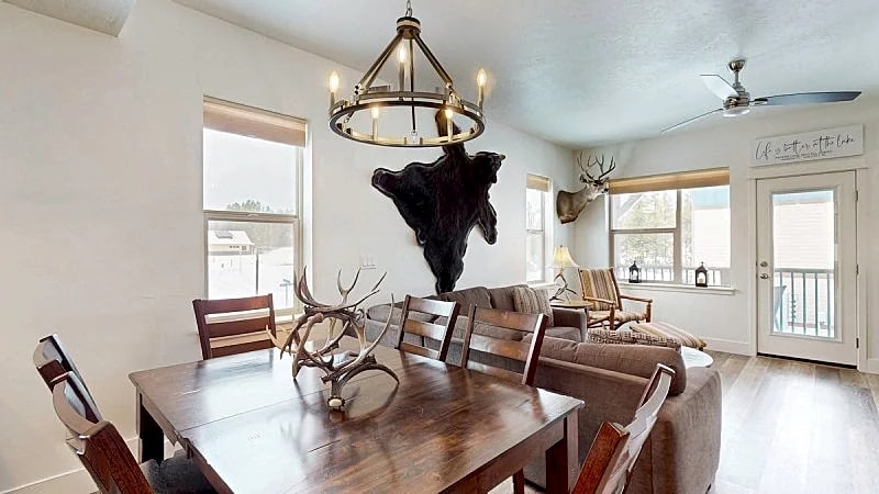 New! Weekend Locals - Garage - WiFi - Deck - Townhome - AC in McCall, Idaho, United States — photo 3