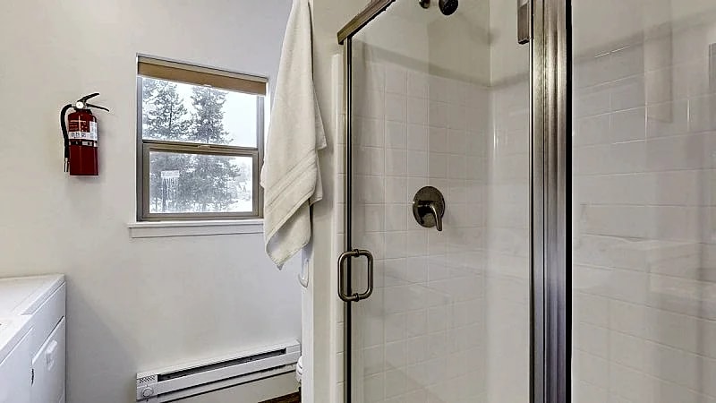 New! Weekend Locals - Garage - WiFi - Deck - Townhome - AC in McCall, Idaho, United States — photo 5