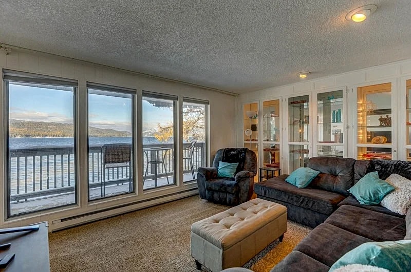 2 Lakefront Homes - Sleeps 16 - Dock - Beach - Walk to Dining & Park in McCall, Idaho, United States — photo 5