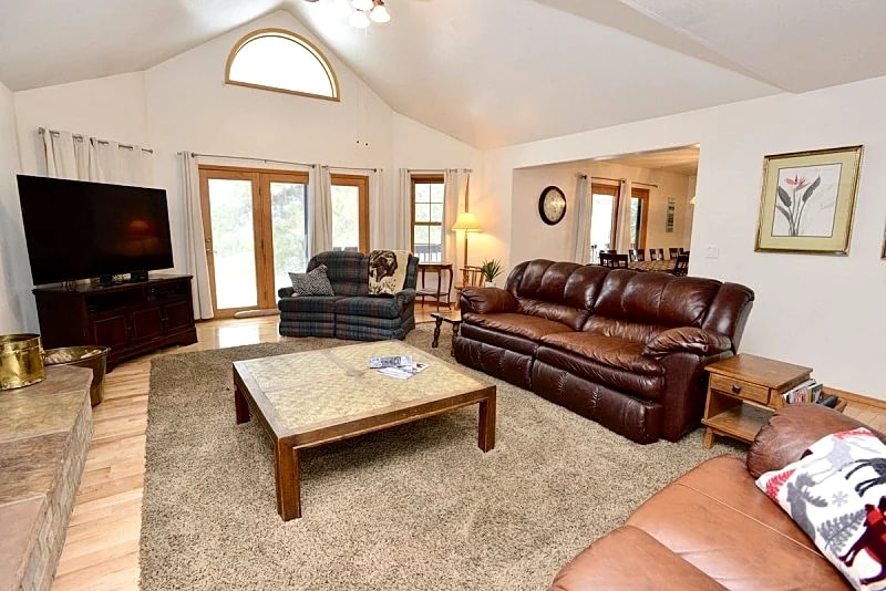 Family Ties ~ Amazing home with views - Sleeps 20 - Game room - Fireplace - Wifi in Cascade, Idaho, United States — photo 2