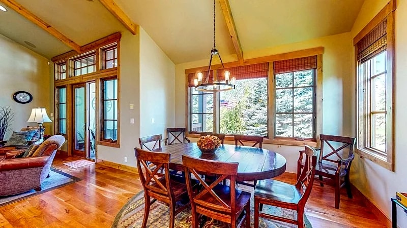 Lakeview Oasis - AC - Payette Lake Views - Hot tub - Marina - Downtown - Garage - Fireplace in McCall, Idaho, United States — photo 3