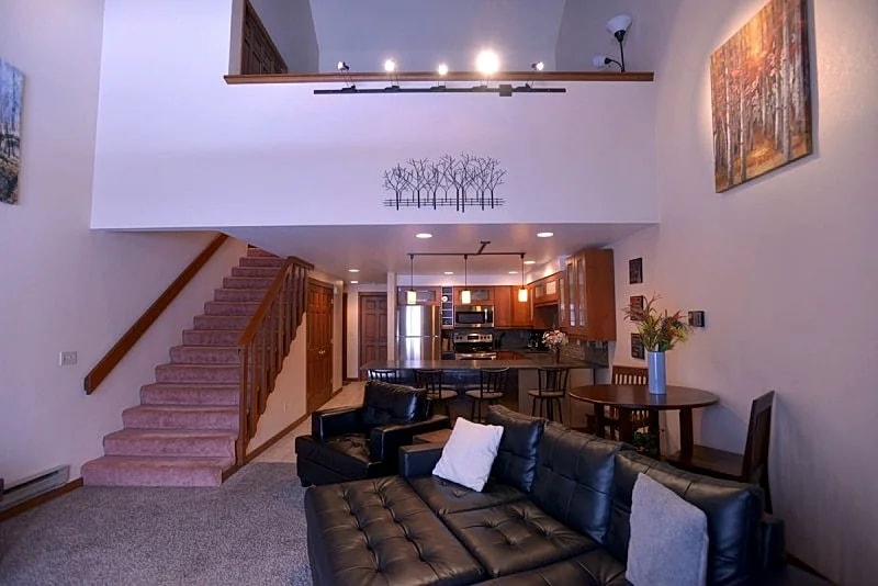 Laid Back Lounge: Seasonal Pool and Tennis Court, Close to Golf Course in Iona, Idaho, United States — photo 3