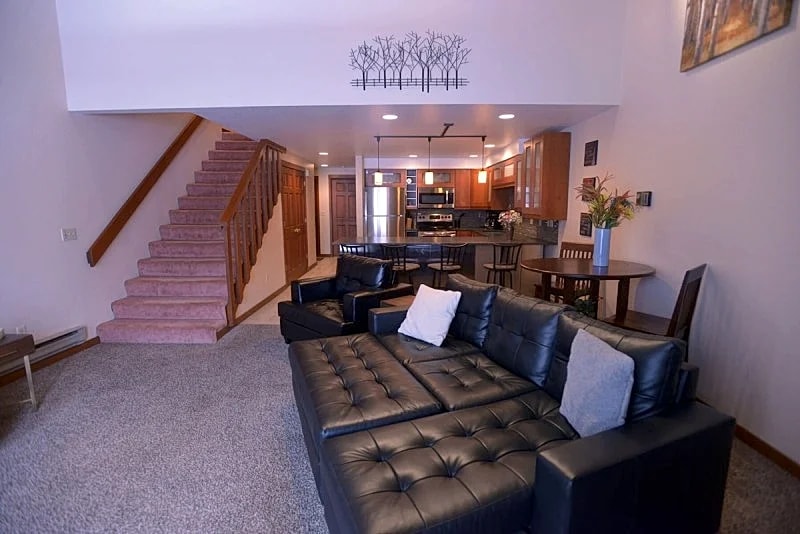Laid Back Lounge: Seasonal Pool and Tennis Court, Close to Golf Course in Iona, Idaho, United States — photo 4