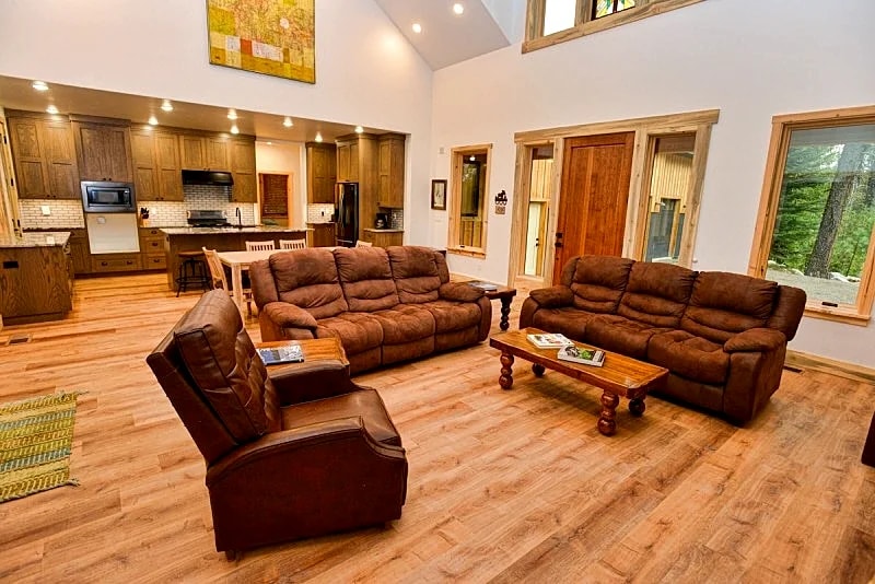 White Bark Lodge - Secluded - 8 person Hot Tub - Fire Pit - WiFi in McCall, Idaho, United States — photo 4