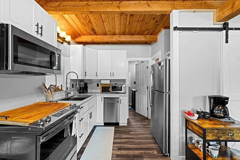 Blue Haven - Wooded, pet friendly home w/ trailer parking, AC, and deck in Donnelly, Idaho, United States — photo 3