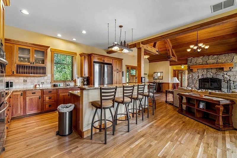 New! Steelhead Chalet 23 - Tamarack Resort - Deck - Garage - WiFi - Hot tub in Donnelly, Idaho, United States — photo 4