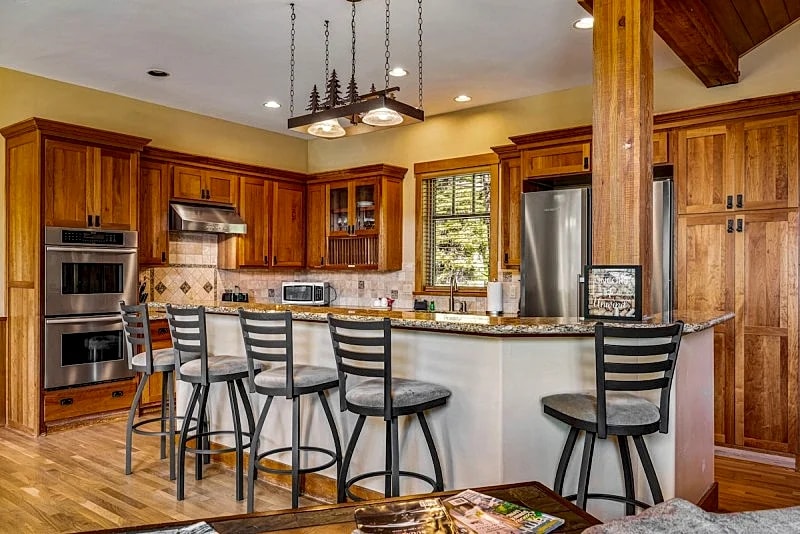 New! Steelhead Chalet 23 - Tamarack Resort - Deck - Garage - WiFi - Hot tub in Donnelly, Idaho, United States — photo 5