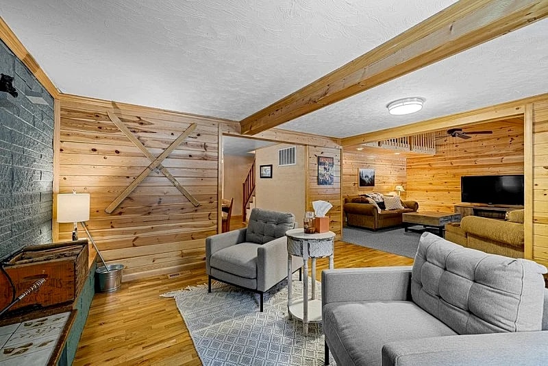 Boujee Bear - Cozy family retreat w/large driveway in McCall, Idaho, United States — photo 3