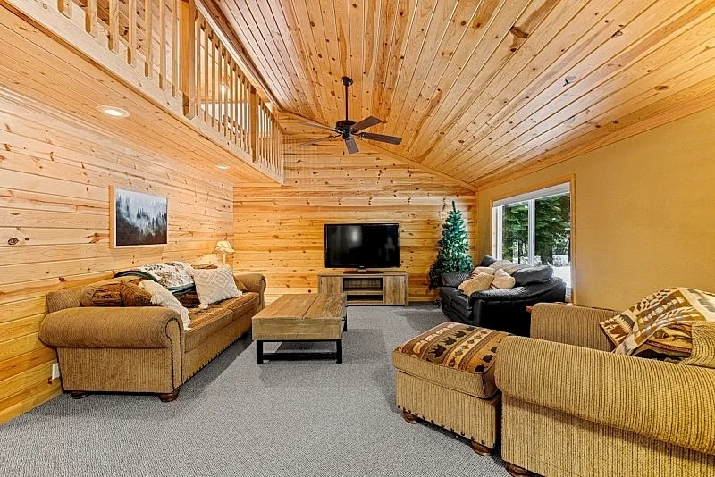 Boujee Bear - Cozy family retreat w/large driveway in McCall, Idaho, United States — photo 5