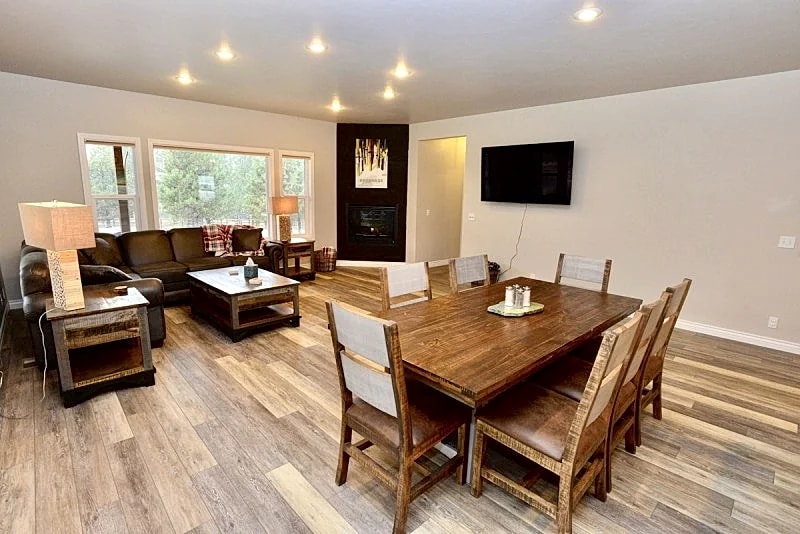 Renovare' - Pet friendly - Trailer parking - Hot tub - Fireplace in McCall, Idaho, United States — photo 4