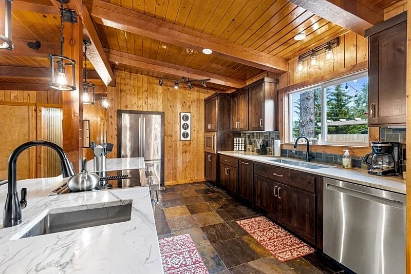 Just for Fun - Hot Tub - Air Conditioning - Near Downtown in McCall, Idaho, United States — photo 4