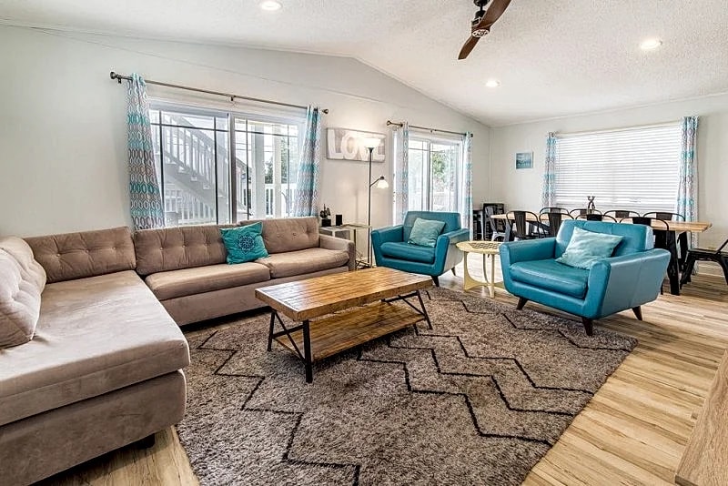 Your Beach House Just 1 Minute Walk To The Beach! Private Heated Pool & Yard in Destin, Florida, United States — photo 2