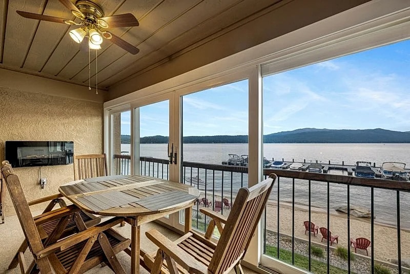 New* Lake Time - Crystal Beach - Lakefront - Beach - Seasonal Pool in McCall, Idaho, United States — photo 2