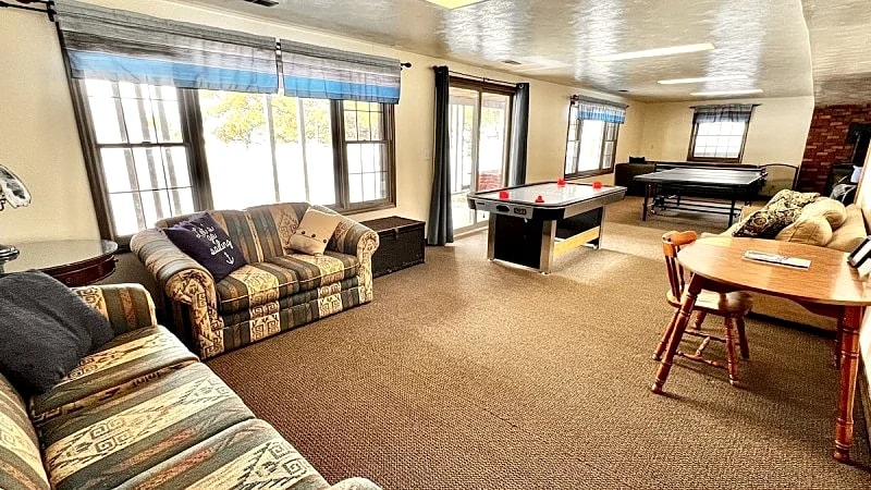 The Great Outdoors - Fantastic home - Lake Cascade - Game room - A/C - Lots of parking in Cascade, Idaho, United States — photo 5